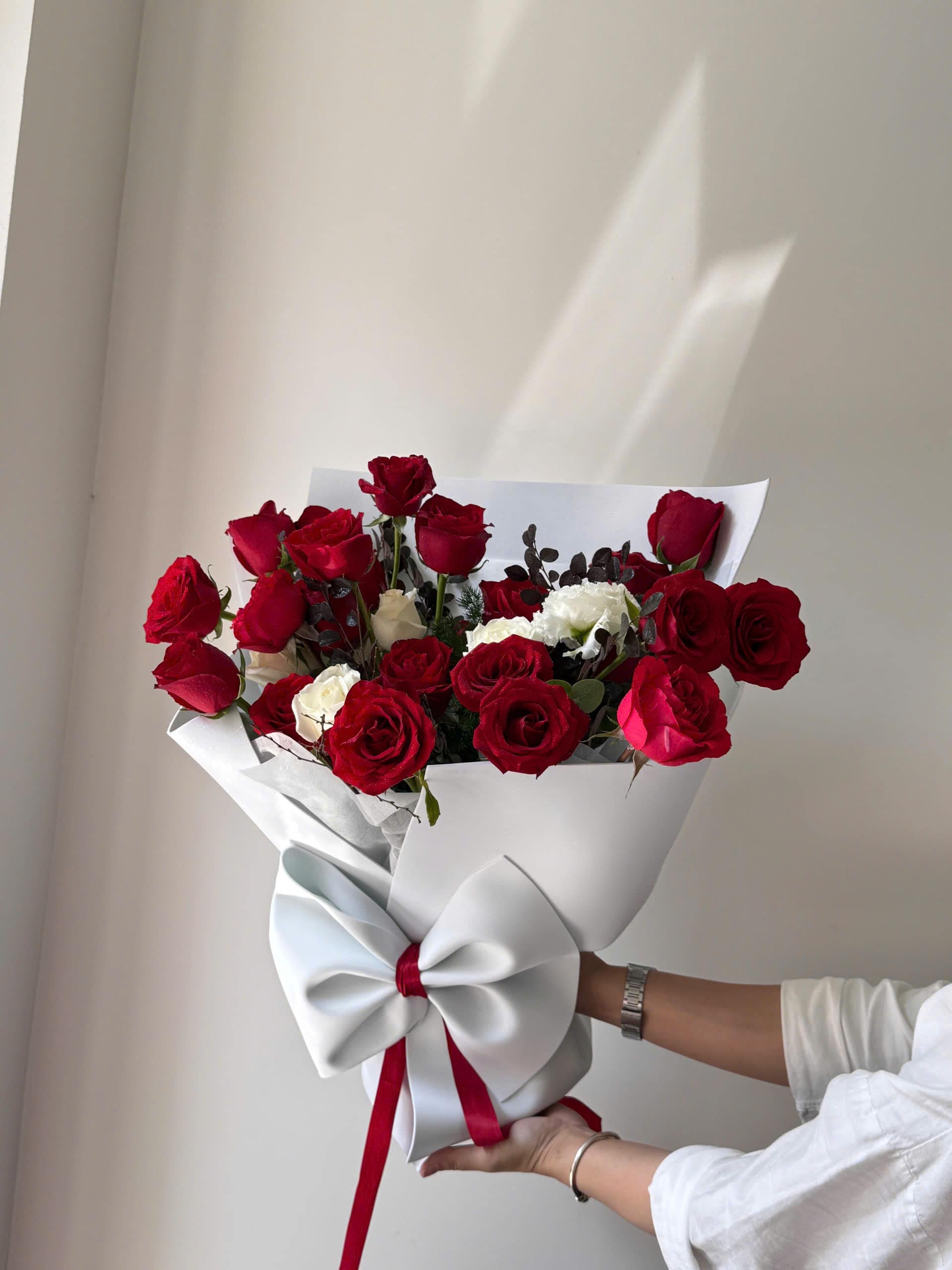 TD04 - Bó Hoa Hồng Đỏ Lãng Mạn - Ảnh 4