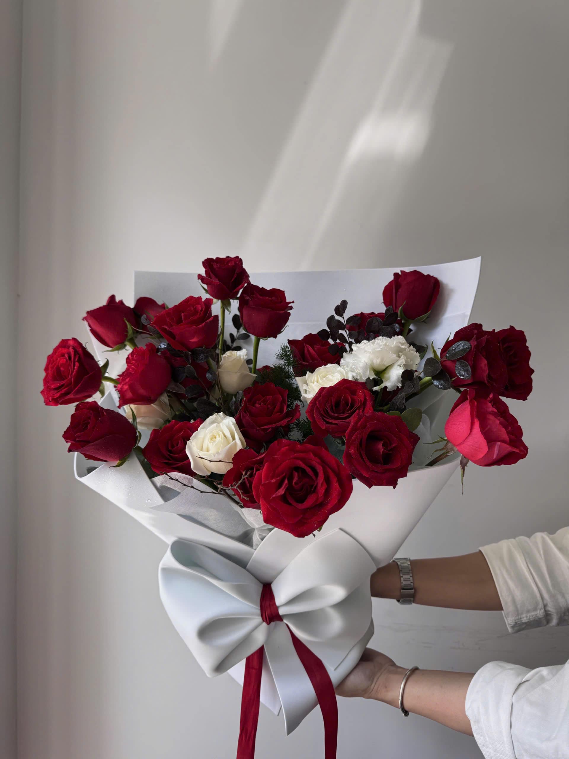 TD04 - Bó Hoa Hồng Đỏ Lãng Mạn - Ảnh 3