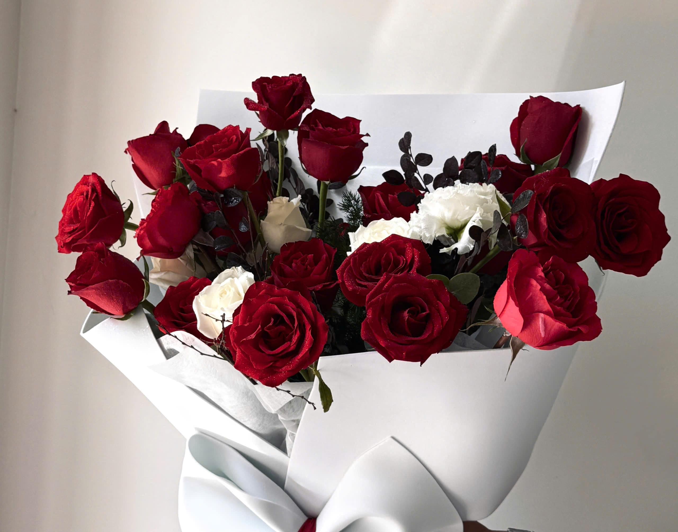 TD04 - Bó Hoa Hồng Đỏ Lãng Mạn - Ảnh 2