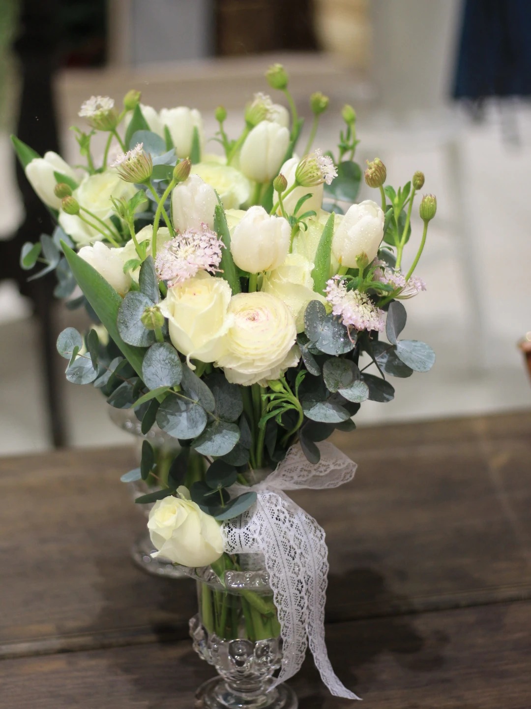 Hoa cưới tulip trắng mix hoa hồng