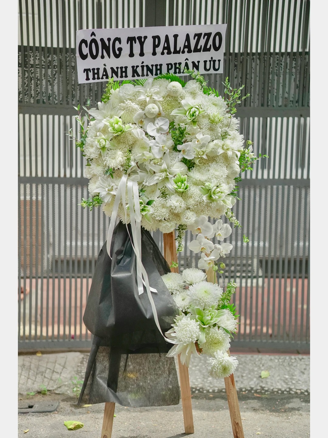 Kệ hoa tang- kính tiễn người đi