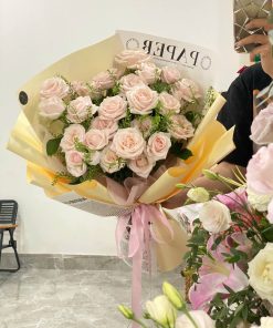 TD17 -Bó Hồng Kem Dâu Thanh Lịch Và Ngọt Ngào